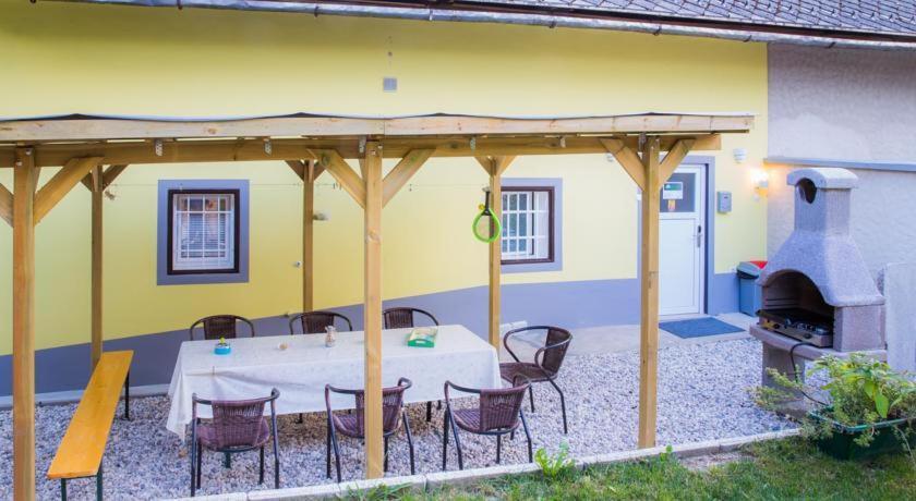 Lesce Hostel Exterior photo