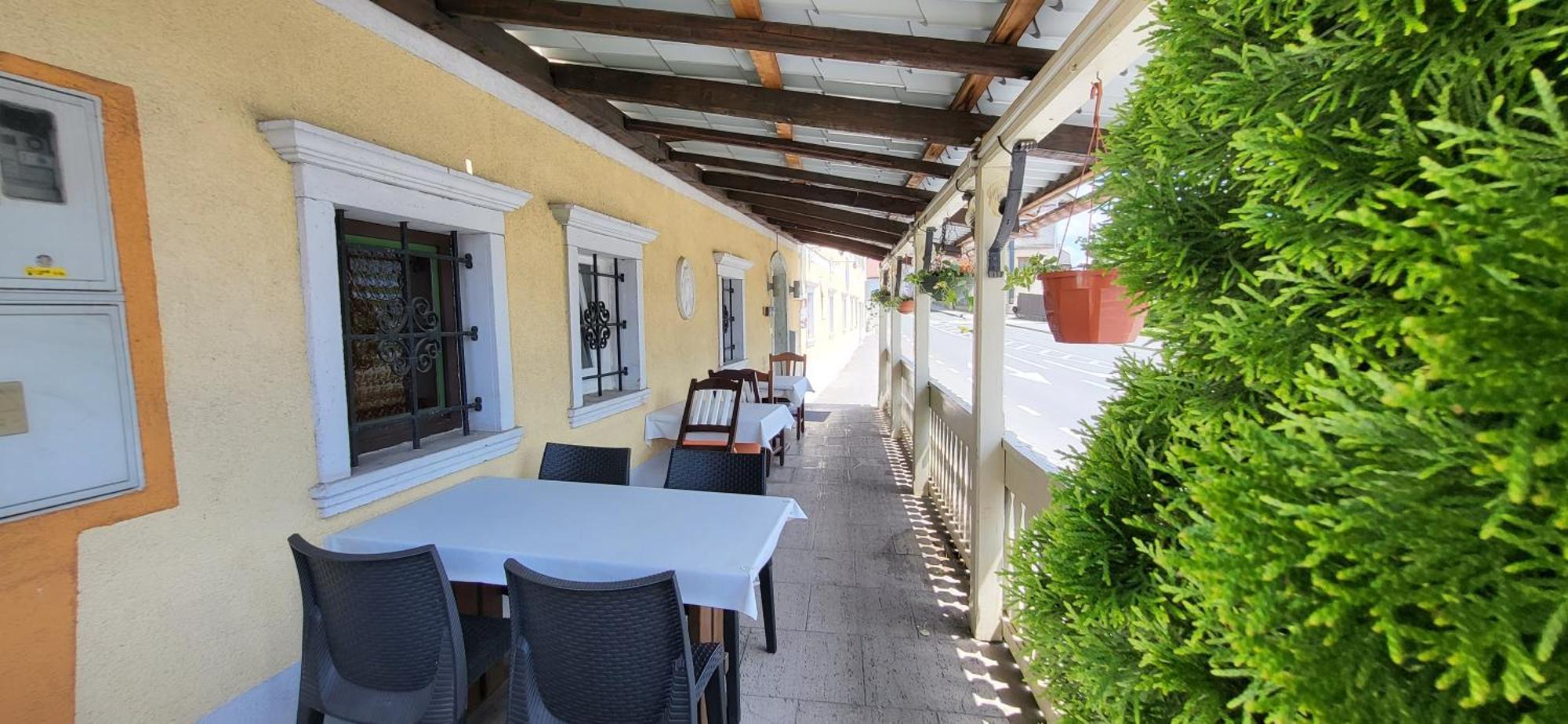 Lesce Hostel Exterior photo