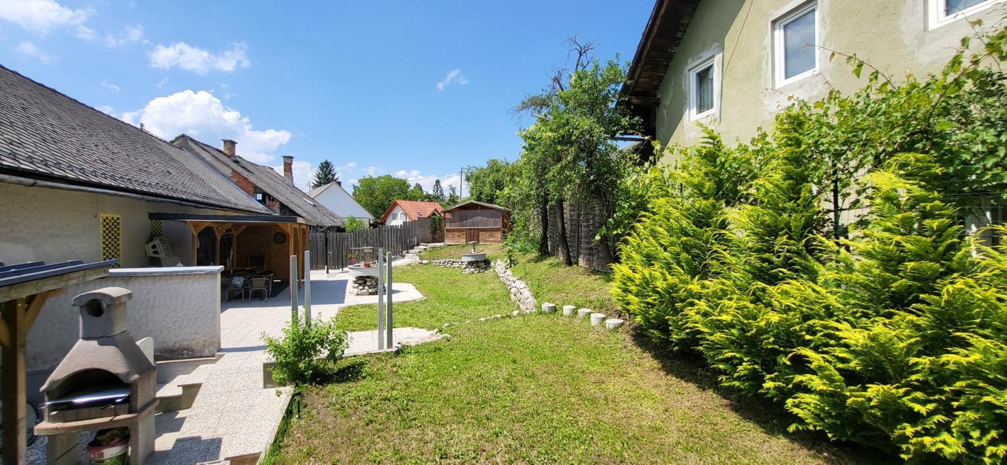 Lesce Hostel Exterior photo