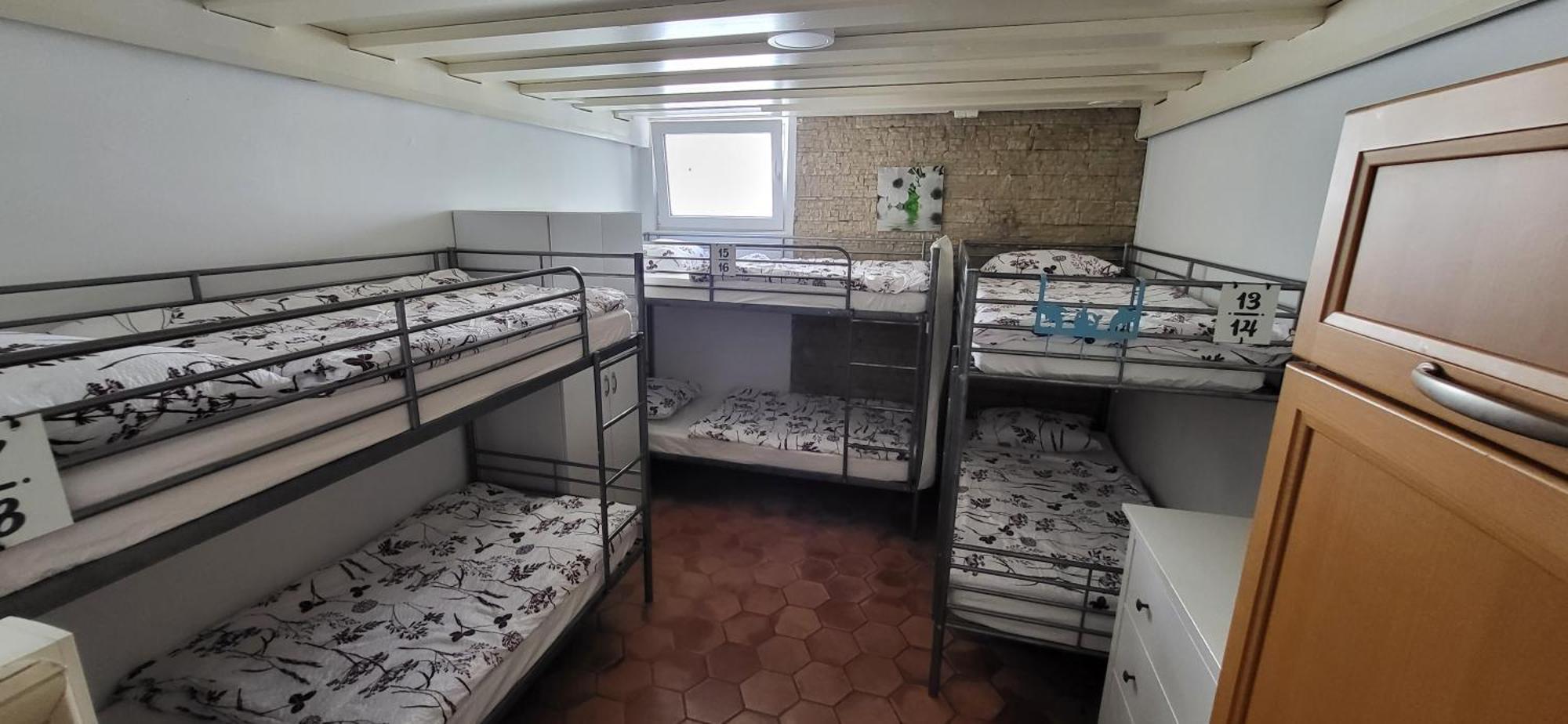 Lesce Hostel Room photo